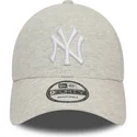 new-era-new-york-yankees-mlb-9forty-jersey-essential-beige-justerbar-kasket-med-buet-skygge