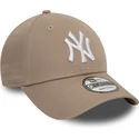 lysebrun-justerbar-kurvet-kasket-9forty-league-essential-fra-new-york-yankees-mlb-fra-new-era
