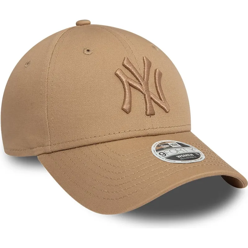 lysebrun-justerbar-buet-kasket-med-lysebrunt-logo-til-kvinder-9forty-league-essential-fra-new-york-yankees-mlb-fra-new-era