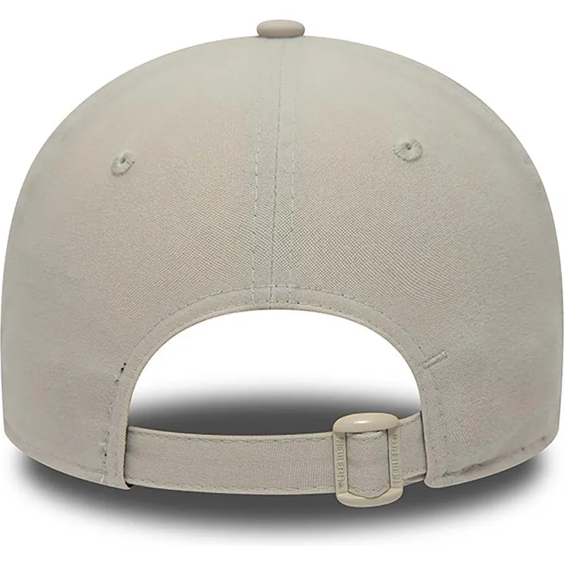 beige-justerbar-9twenty-repreve-heritage-script-kasket-fra-new-era