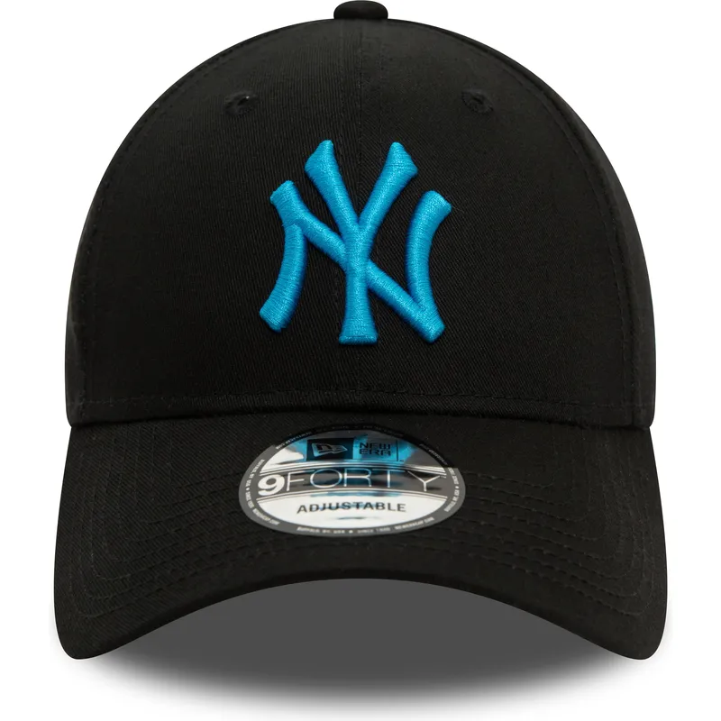 sort-justerbar-kasket-med-buet-skygge-og-blat-logo-9forty-league-essential-fra-new-york-yankees-mlb-fra-new-era