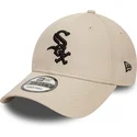 beige-justerbar-9forty-league-essential-kasket-med-buet-skygge-fra-chicago-white-sox-mlb-af-new-era