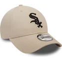 beige-justerbar-9forty-league-essential-kasket-med-buet-skygge-fra-chicago-white-sox-mlb-af-new-era