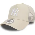 beige-trucker-cap-med-hvidt-logo-a-frame-league-essential-fra-new-york-yankees-mlb-fra-new-era