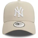 beige-trucker-cap-med-hvidt-logo-a-frame-league-essential-fra-new-york-yankees-mlb-fra-new-era