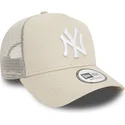 beige-trucker-cap-med-hvidt-logo-a-frame-league-essential-fra-new-york-yankees-mlb-fra-new-era