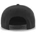 sort-snapback-kasket-med-flad-skygge-og-sort-boston-red-sox-mlb-logo-fra-47-brand-sure-shot