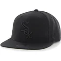 sort-flad-snapback-kasket-med-sort-chicago-white-sox-mlb-logo-fra-47-brand-sure-shot