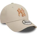 new-era-curved-brim-9forty-animal-infill-new-york-yankees-mlb-beige-adjustable-cap