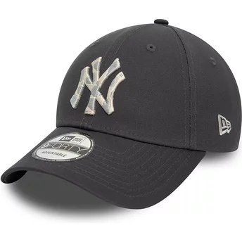 New Era Curved Brim 9FORTY Animal Infill New York Yankees MLB Grey Adjustable Cap