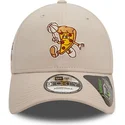 beige-buet-justerbar-9forty-repreve-basketball-pizza-kasket-fra-new-era