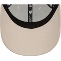 beige-buet-justerbar-9forty-repreve-basketball-pizza-kasket-fra-new-era
