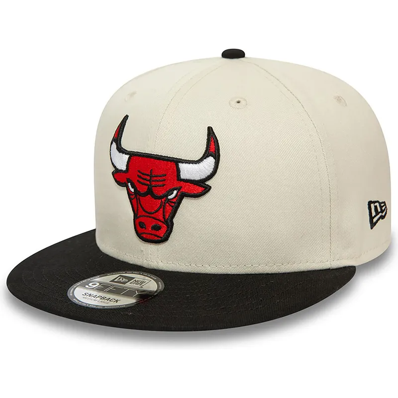 flad-beige-og-sort-snapback-kasket-9fifty-logo-fra-chicago-bulls-nba-fra-new-era