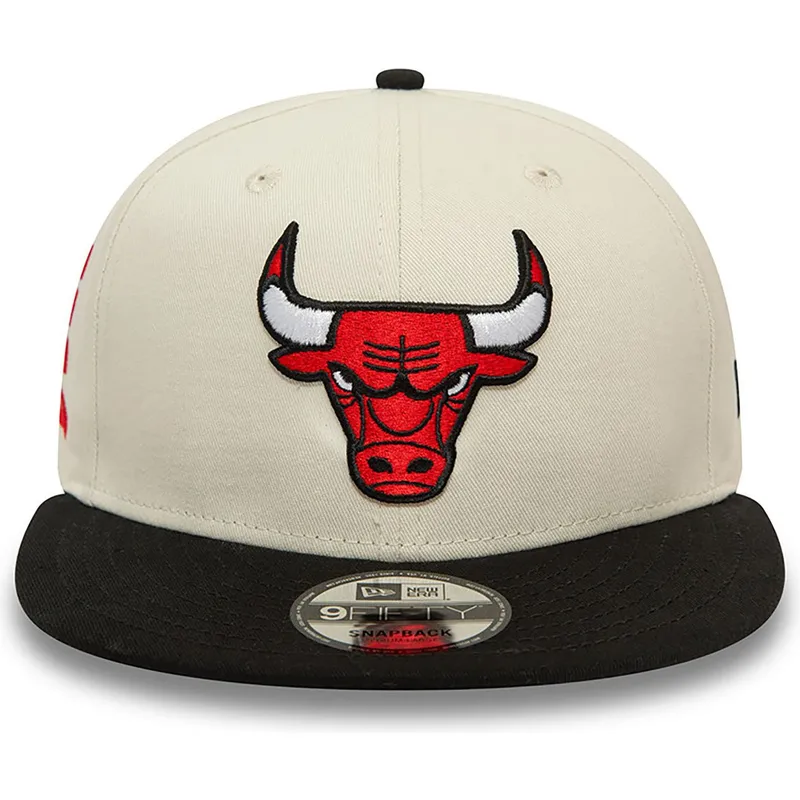 flad-beige-og-sort-snapback-kasket-9fifty-logo-fra-chicago-bulls-nba-fra-new-era