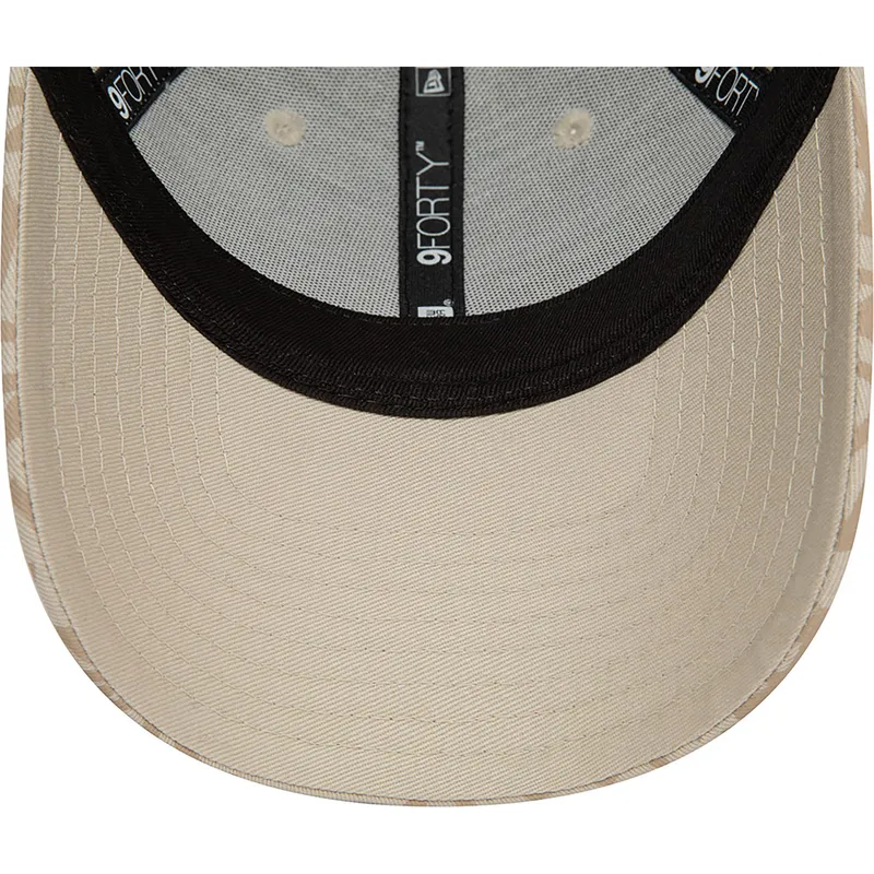 buet-beige-justerbar-kasket-til-kvinder-9forty-monogram-fra-new-york-yankees-mlb-fra-new-era