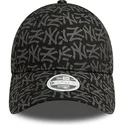 buet-sort-justerbar-kasket-til-kvinder-9forty-monogram-fra-new-york-yankees-mlb-fra-new-era