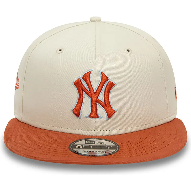 beige-og-brun-snapback-flad-kasket-9fifty-patch-fra-new-york-yankees-mlb-fra-new-era