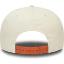 beige-og-brun-snapback-fladskygget-kasket-9fifty-patch-af-new-york-yankees-mlb-fra-new-era