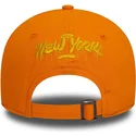 justerbar-orange-buet-kasket-9forty-hot-dog-character-fra-new-era