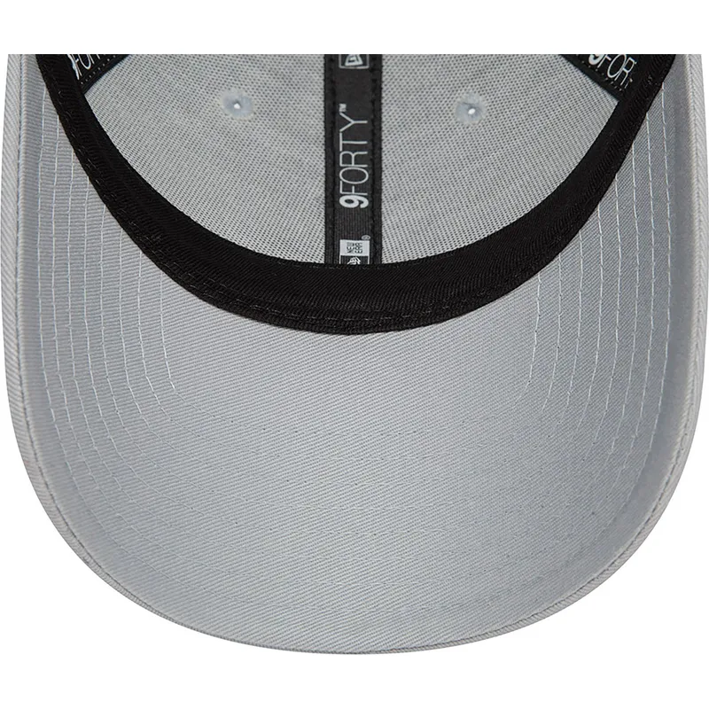 gra-justerbar-kurvet-kasket-9forty-character-rick-sanchez-rick-og-morty-fra-new-era