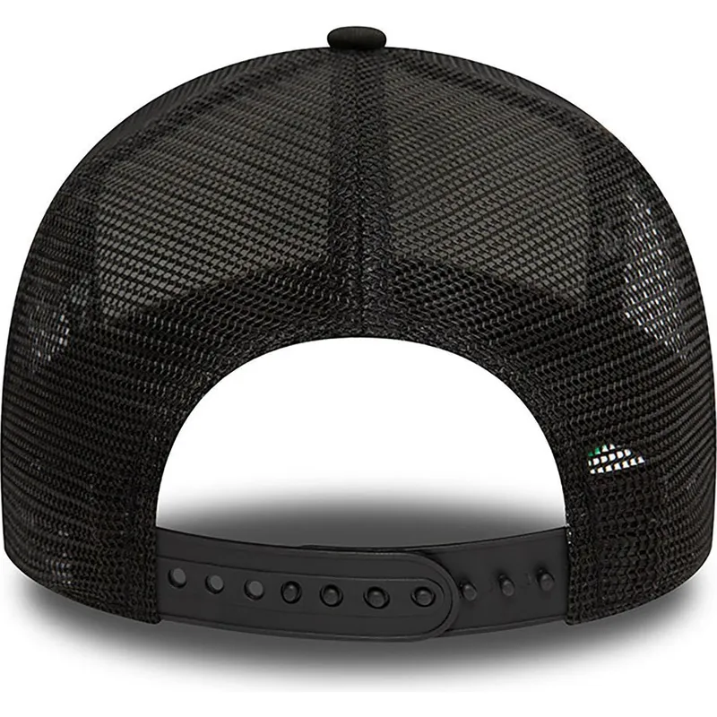 gorra-trucker-hvid-sort-og-gron-a-frame-character-fra-rick-og-morty-af-new-era