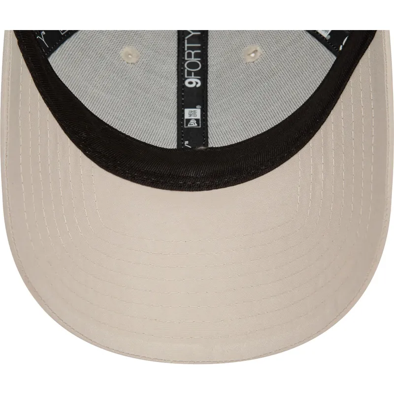 buet-beige-justerbar-9forty-flawless-kasket-fra-new-york-yankees-mlb-fra-new-era