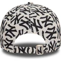 buet-beige-og-sort-justerbar-9forty-monogram-kasket-fra-new-york-yankees-mlb-fra-new-era