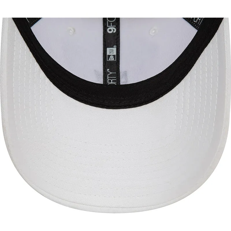 hvid-justerbar-buet-kasket-9forty-fra-new-era