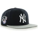 sort-fladskaermskasket-med-gra-skygge-snapback-fra-new-york-yankees-mlb-sure-shot-af-47-brand