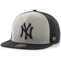sort-og-hvid-snapback-kasket-fra-new-york-yankees-mlb-sure-shot-fra-47-brand