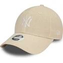 beige-justerbar-kvindekasket-med-buet-skygge-9forty-linen-new-york-yankees-mlb-fra-new-era