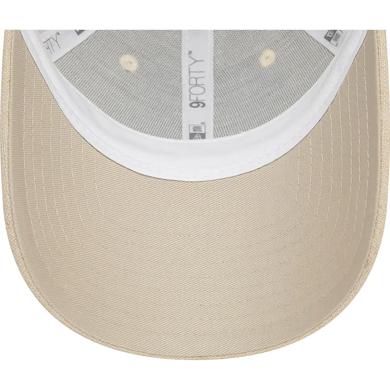 buet-beige-justerbar-kasket-til-kvinder-9forty-linen-fra-new-york-yankees-mlb-fra-new-era