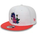 hvid-og-rod-flat-cap-snapback-9fifty-floral-fra-los-angeles-dodgers-mlb-fra-new-era