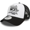 hvid-og-sort-trucker-kasket-a-frame-graphic-fra-hot-dog-new-york-af-new-era