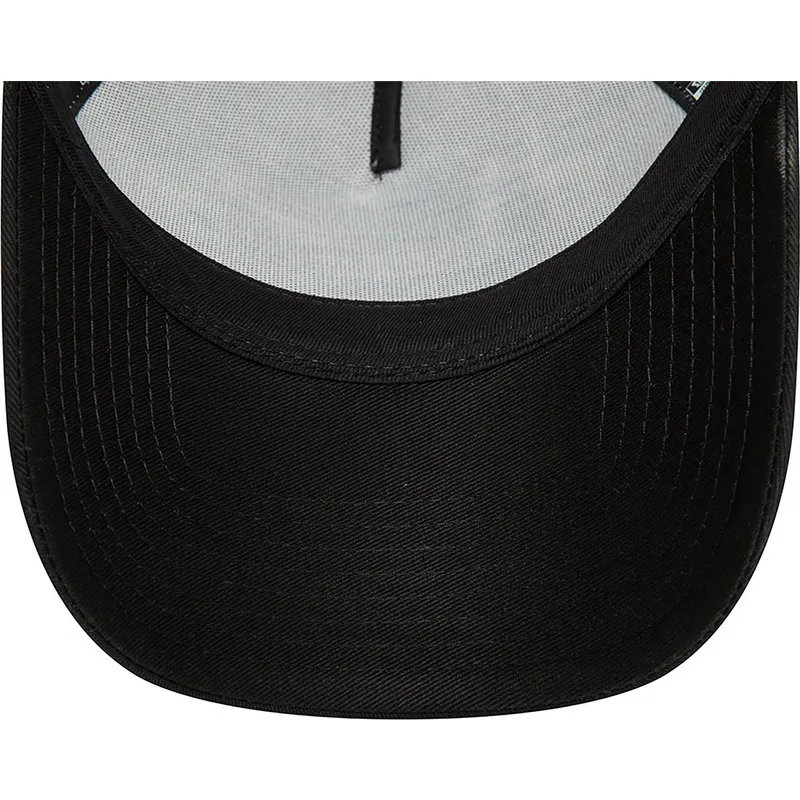 hvid-og-sort-a-frame-graphic-trucker-cap-fra-hot-dog-new-york-af-new-era