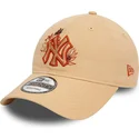 kasketter-buet-brun-justerbar-rem-9twenty-floral-fra-new-york-yankees-mlb-af-new-era