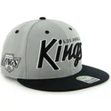 gra-snapback-cap-med-flad-skygge-og-los-angeles-kings-nhl-bogstavlogo-fra-47-brand