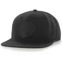 sort-fladskaerms-snapback-cap-med-sort-chicago-blackhawks-nhl-logo-fra-47-brand