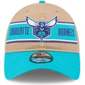 charlotte-hornets-nba-new-era-9twenty-draft-2024-justerbar-brun-og-bla-bojet-skygge-kasket