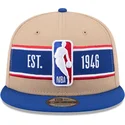 brun-og-bla-snapback-fladskygget-kasket-9fifty-draft-2024-nba-fra-new-era