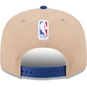 brun-og-bla-snapback-fladskygget-kasket-9fifty-draft-2024-nba-fra-new-era