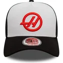 hvid-og-sort-e-frame-trucker-kasket-fra-haas-f1-team-formula-1-af-new-era