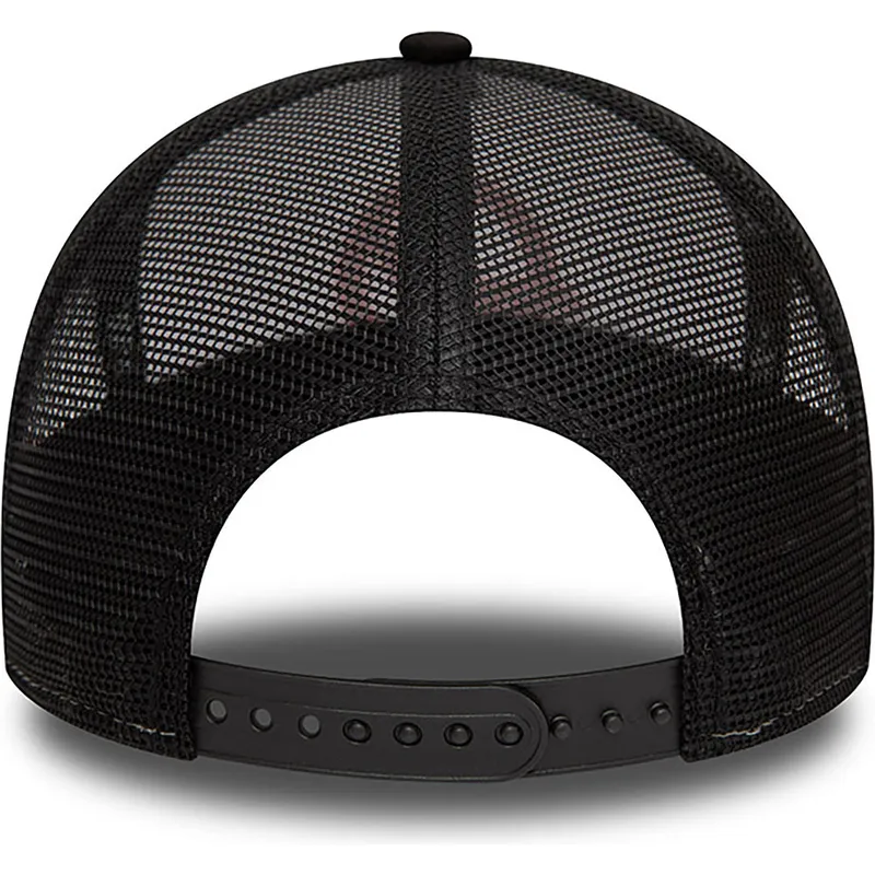 hvid-og-sort-e-frame-trucker-kasket-fra-haas-f1-team-formula-1-af-new-era