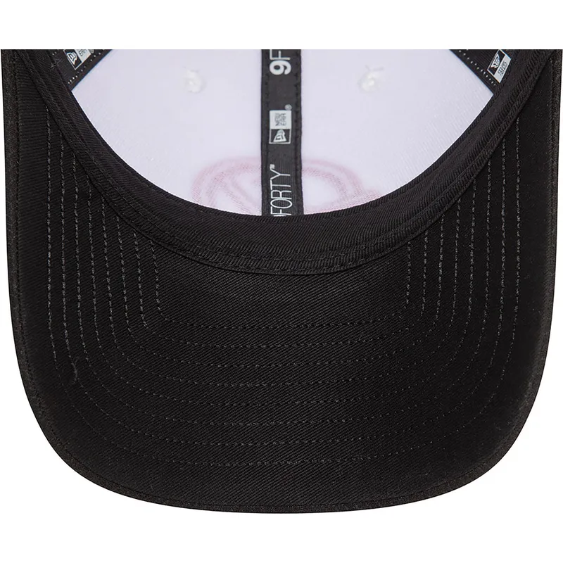 hvid-og-sort-buet-kasket-snapback-kevin-magnussen-9forty-fra-haas-f1-team-formula-1-fra-new-era