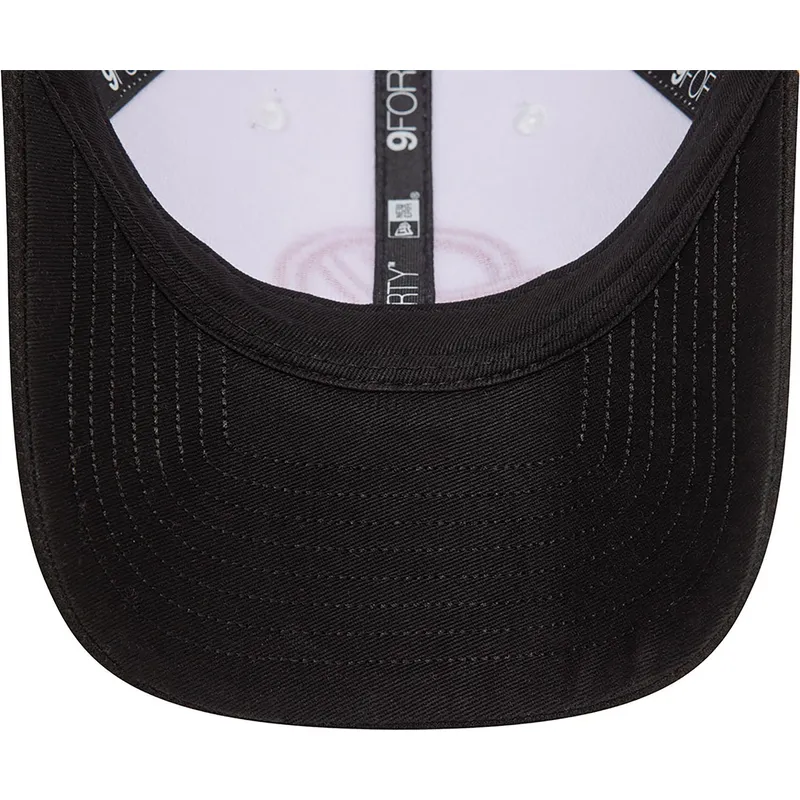 hvid-og-sort-buet-kasket-snapback-nico-hulkenberg-9forty-fra-haas-f1-team-formula-1-fra-new-era