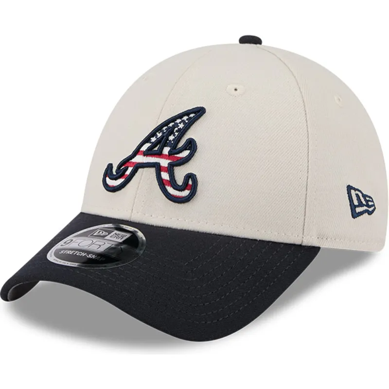 buet-beige-og-marinebla-snapback-kasket-9forty-stretch-snap-4th-of-july-fra-atlanta-braves-mlb-fra-new-era