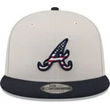 atlanta-braves-mlb-new-era-9fifty-4th-of-july-beige-og-marinebla-snapback-flad-kasket