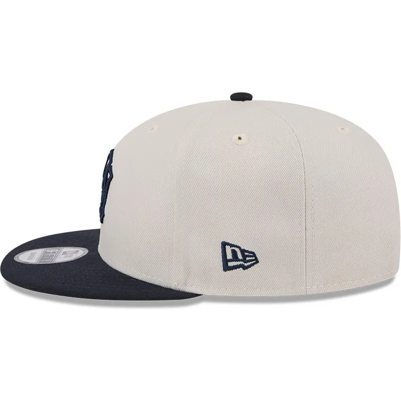 flad-beige-og-marinebla-snapback-kasket-9fifty-4th-of-july-fra-new-york-yankees-mlb-fra-new-era