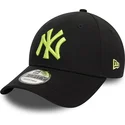 sort-justerbar-curved-kasket-med-gront-logo-9forty-league-essential-fra-new-york-yankees-mlb-fra-new-era