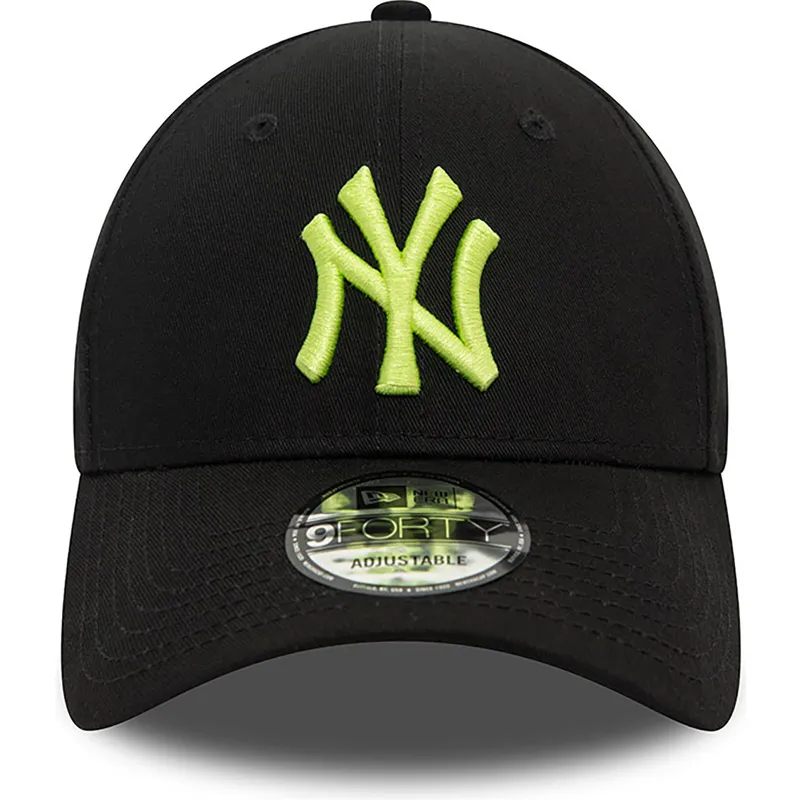 sort-justerbar-curved-kasket-med-gront-logo-9forty-league-essential-fra-new-york-yankees-mlb-fra-new-era